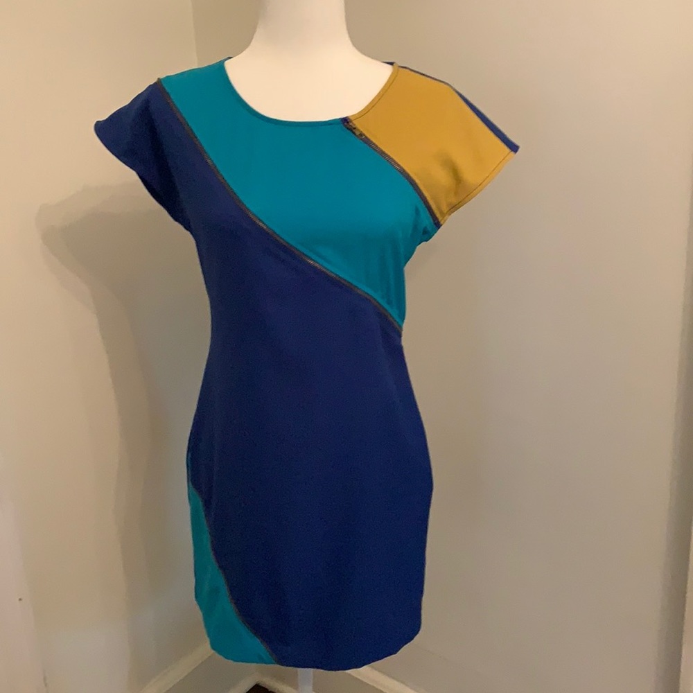 Color block zip shift dress
